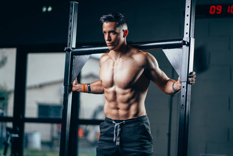 Tibo Inshape che fa bodybuilding