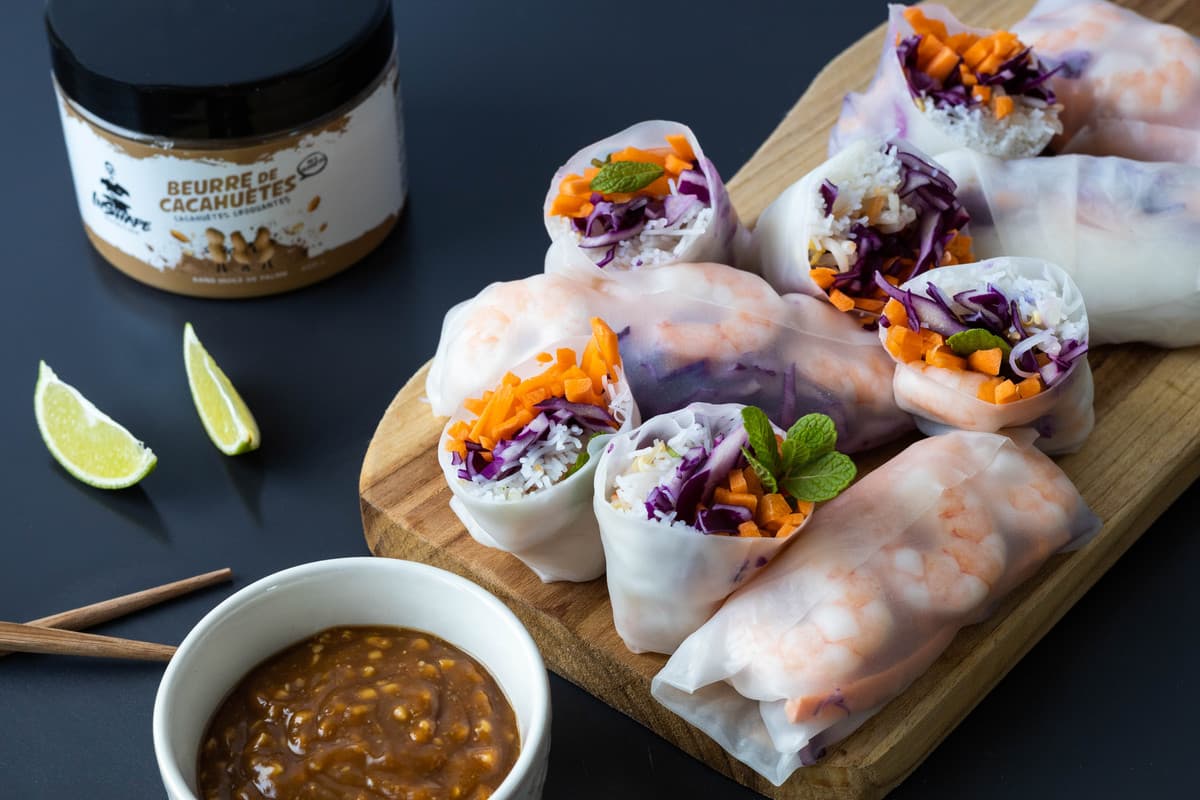 Involtini primavera con salsa di arachidi